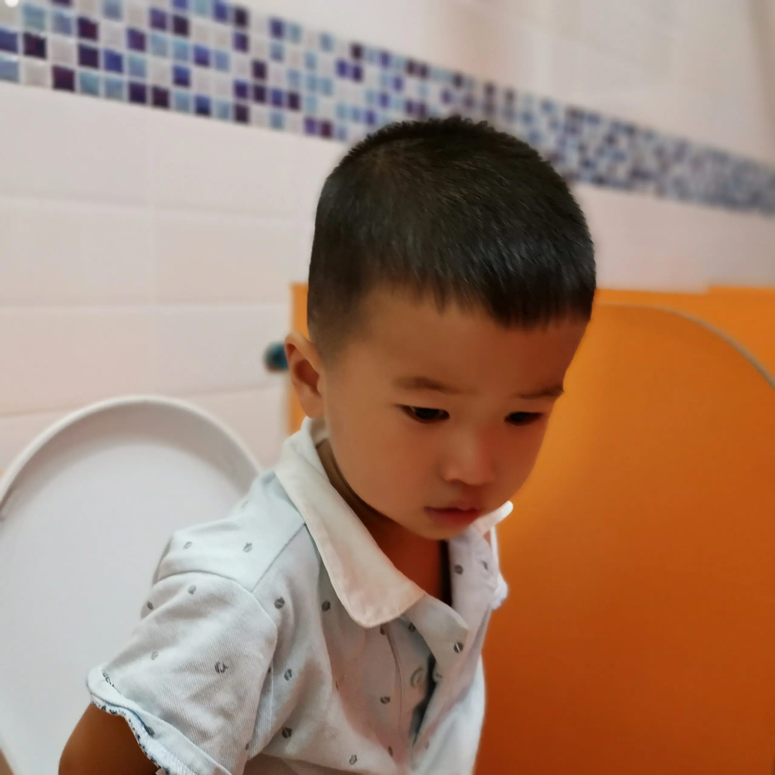 都都体验幼儿园里上厕所 都都体验幼儿园里上厕所
